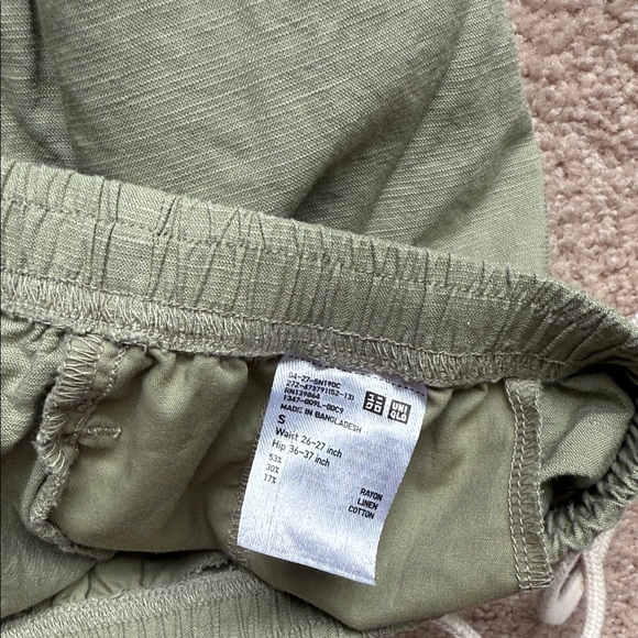 Uniqlo women’s green pants - Picture 2 of 7